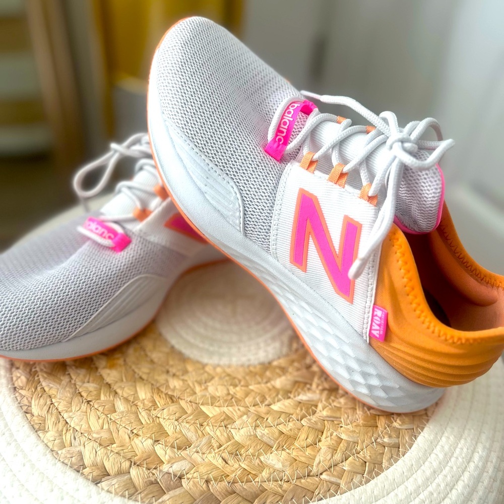 Women’s New Balance tennis shoes